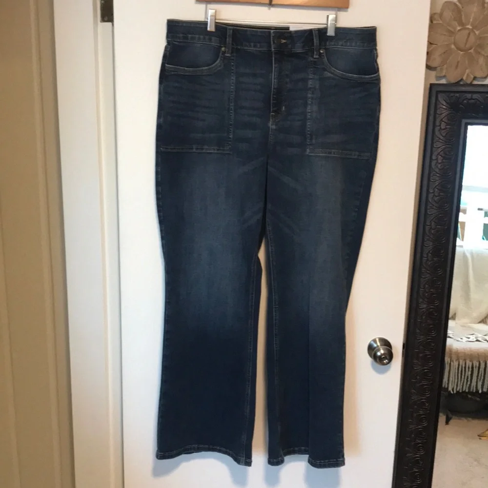 NEW Liz Claiborne Wide Leg Jean. 16